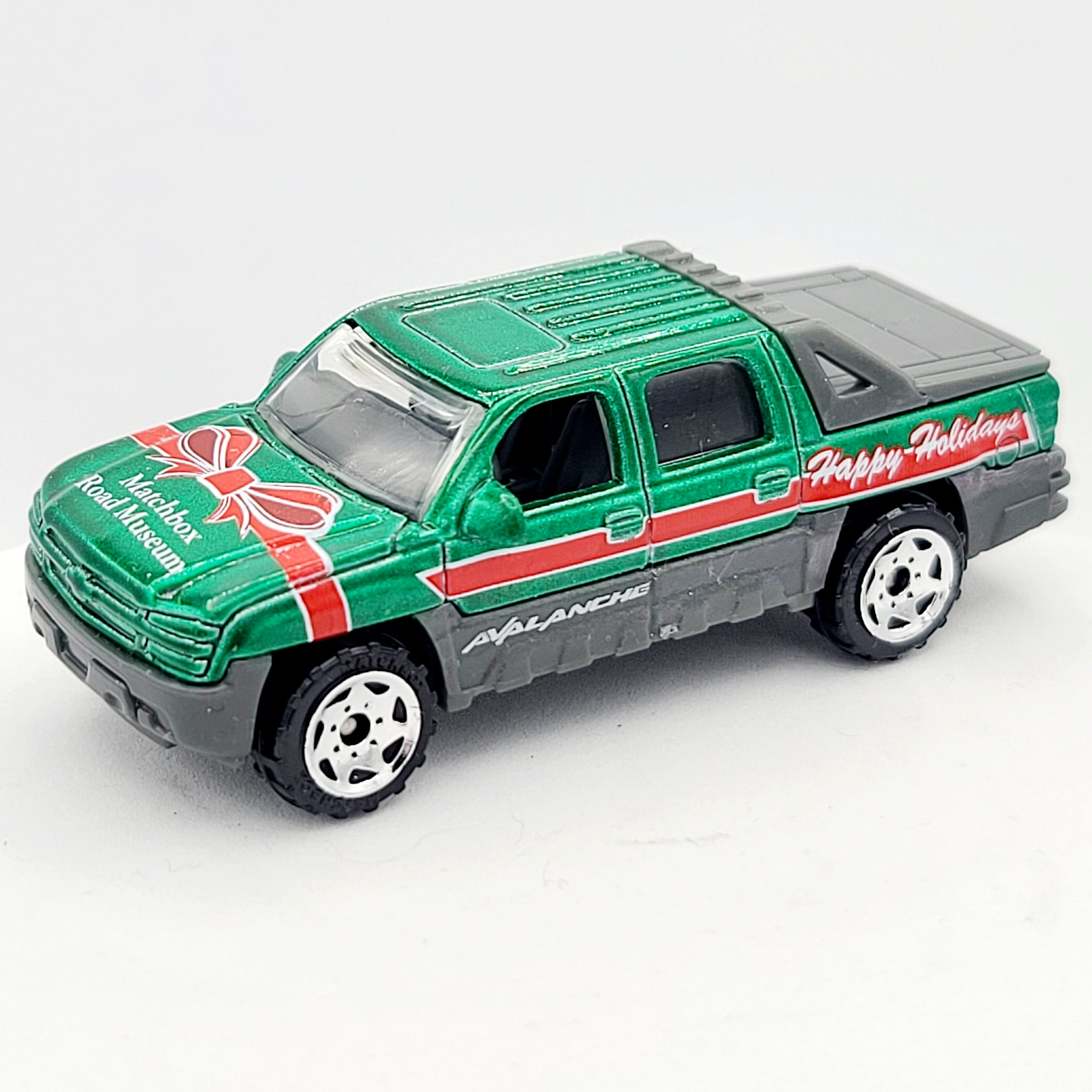 Matchbox '02 Chevy Avalanche Pick-up Truck "Season's Greetings" Matchbox Road Museum (Color Comp - Code 2)